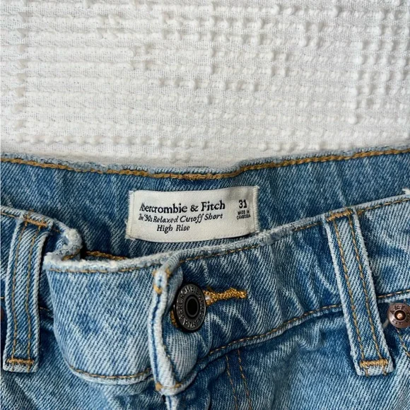Abercrombie & Fitch The 90’s Relaxed Cutoff Short High Rise - Picture 3 of 3